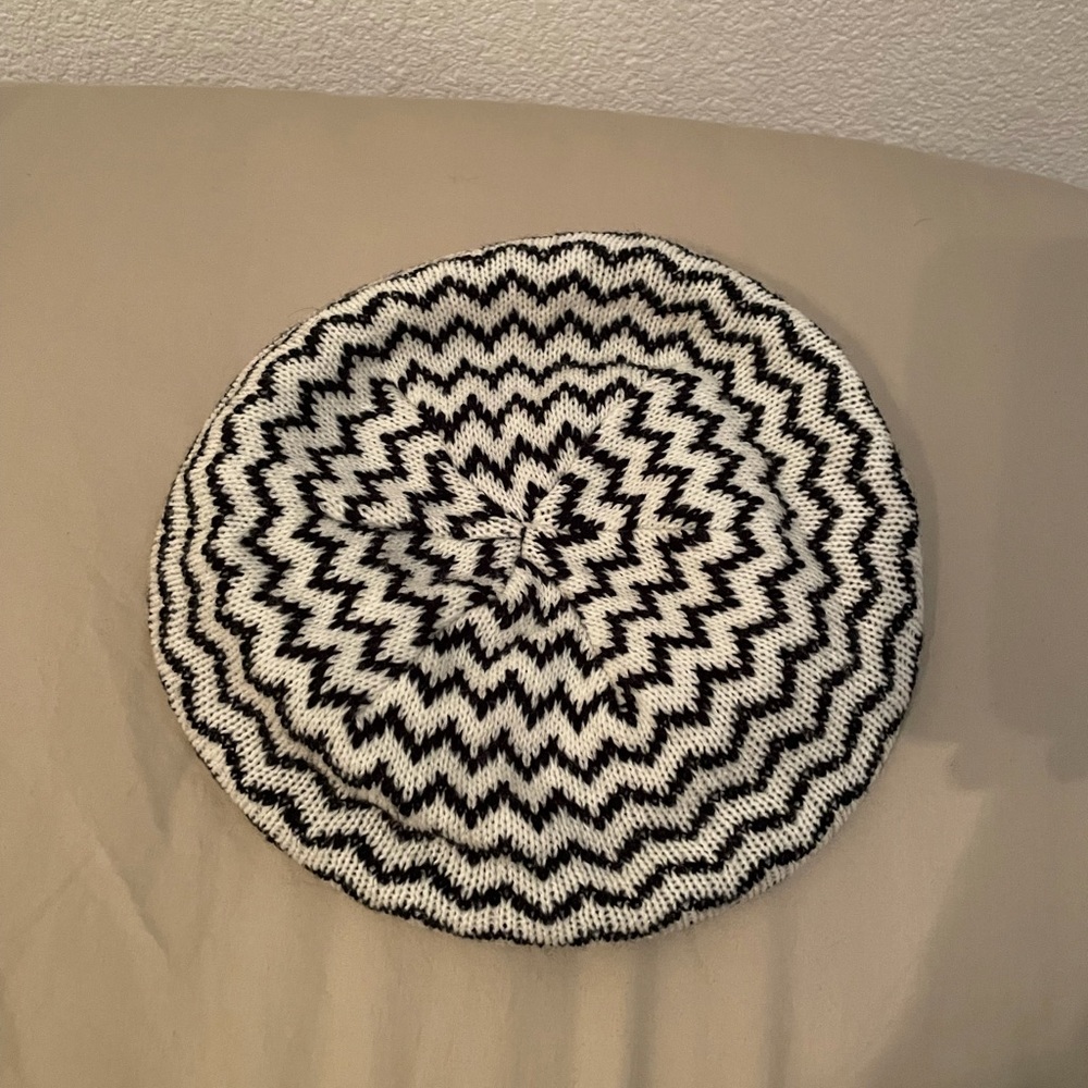 Women’s chevron print Beret Hat
